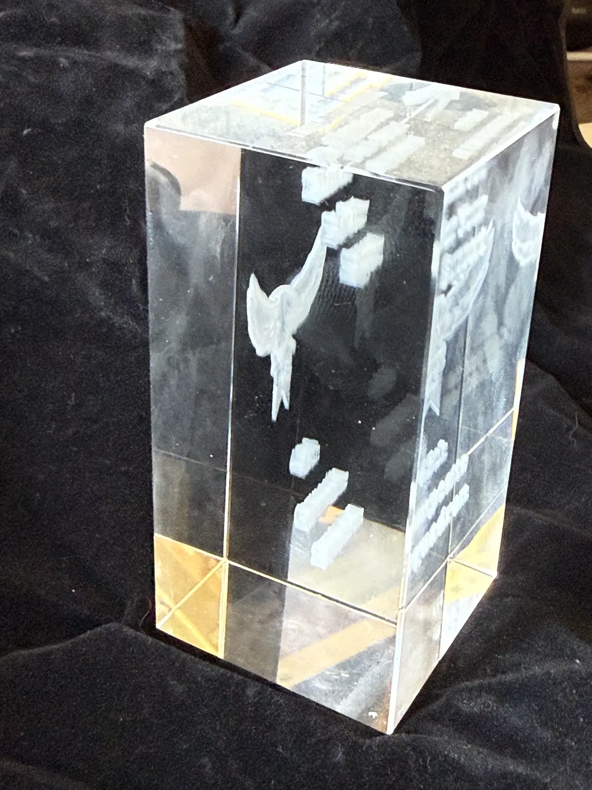Three-dimensional image engraved inside crystal
